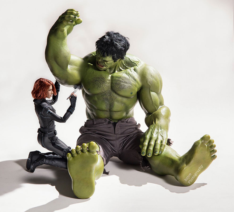 Illustration for article titled The Quirky Life Of Superheroes Off The Job, As Told By Hot Toys Figures